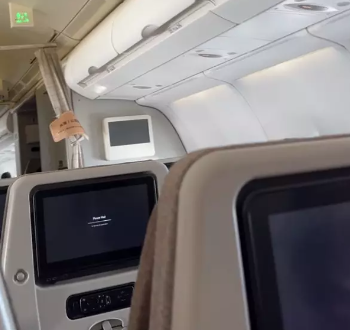 突发！东航航班飞行中发动机故障，乘客闻到烧焦的味道